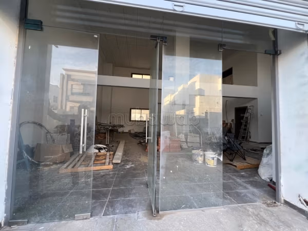 Spazio commerciale sulle rive del LAC 2 in affitto