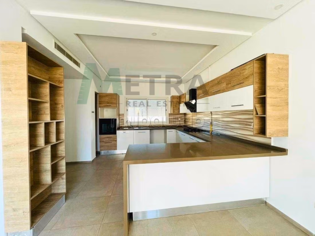 À Vendre – Penthouse Duplex avec Piscine Privée aux Jardins de Carthage