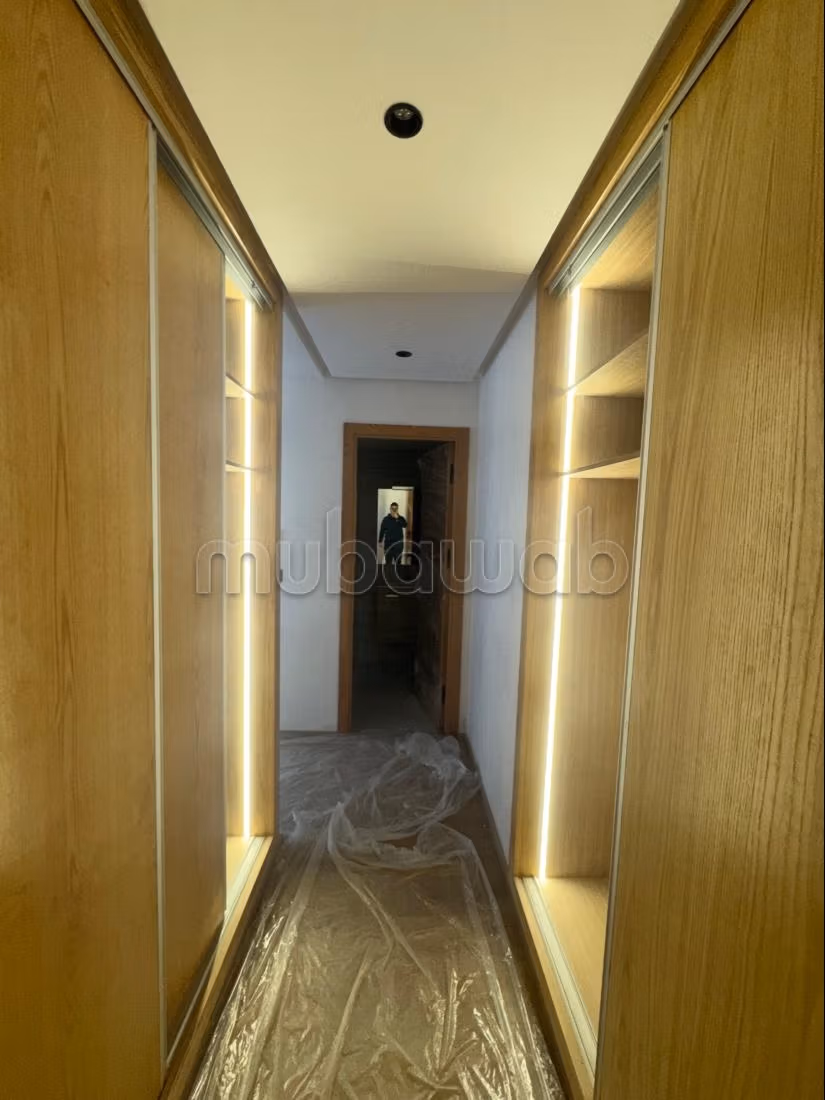 Splendido appartamento in vendita a Administratif. 2 camere. Ascensore e posto auto