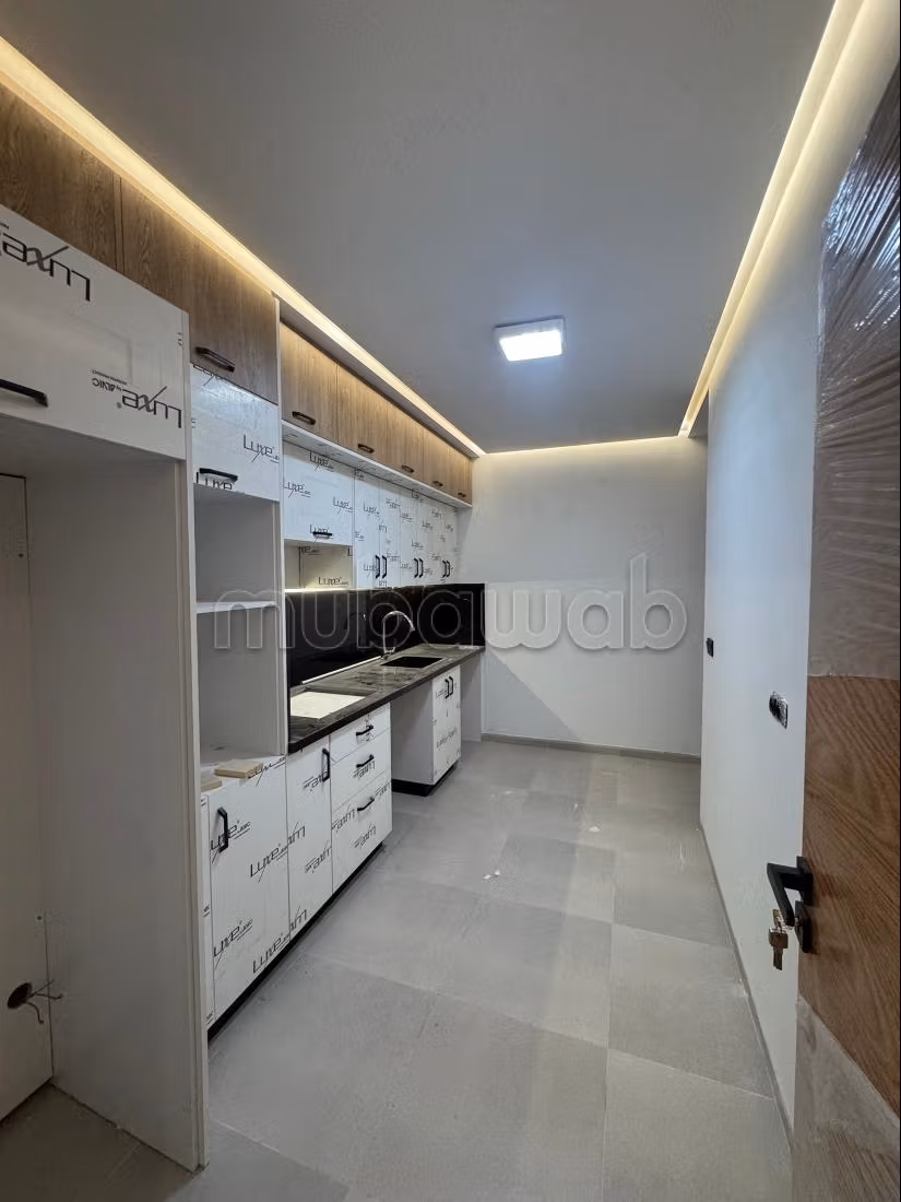 Splendido appartamento in vendita a Administratif. 2 camere. Ascensore e posto auto