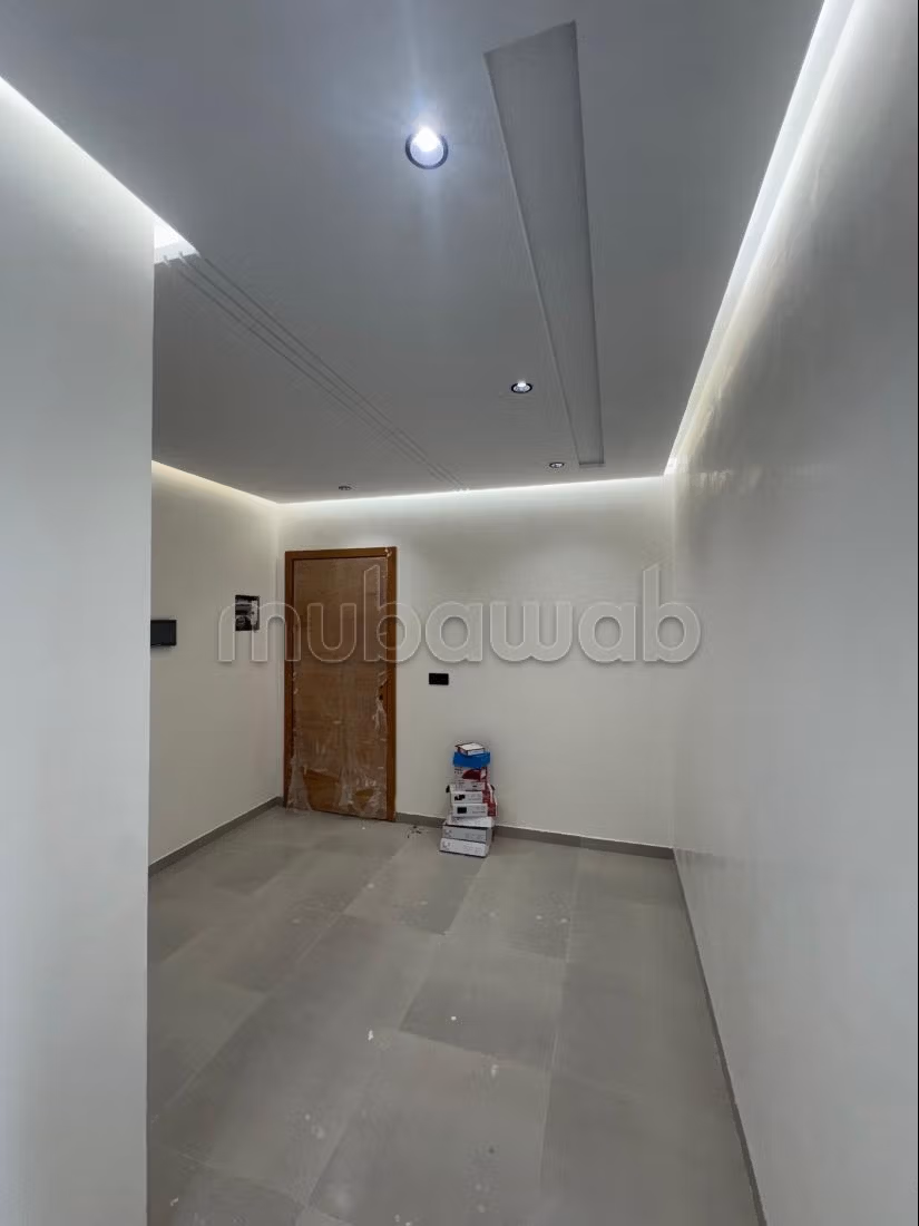 Splendido appartamento in vendita a Administratif. 2 camere. Ascensore e posto auto