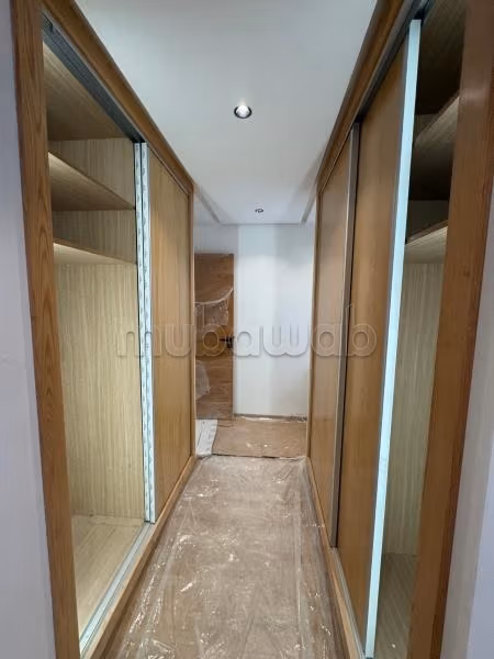 Te koop: appartementen in Administratif. Oppervlakte 89 m². Lift en parkeerplaats