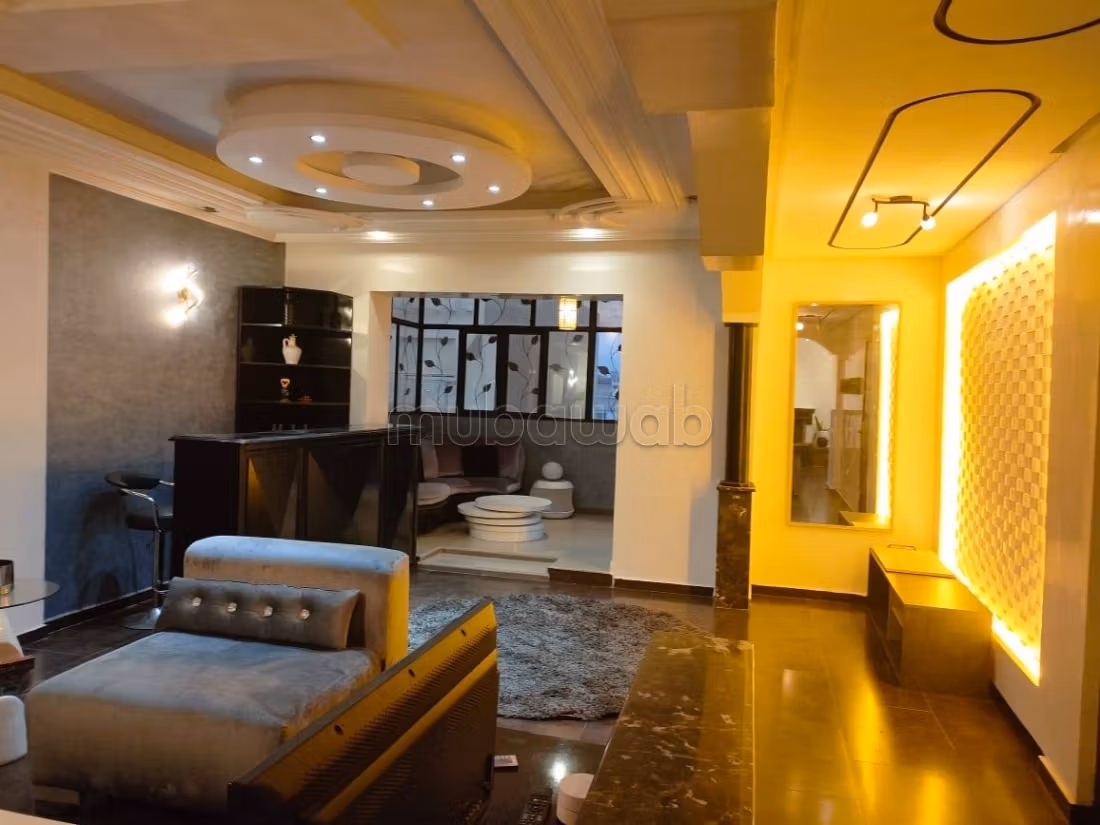 Appartement terrasse meublé 160m² Beauséjour 
TRAM — 4