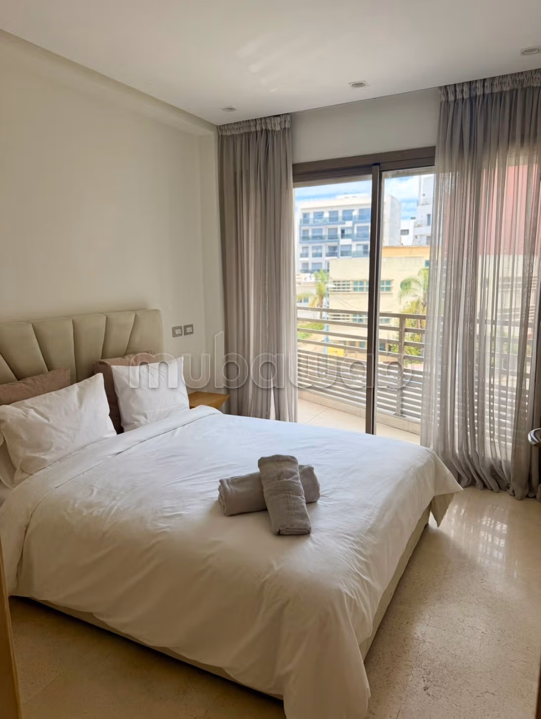 Louez cet appartement à Les princesses. 3 grandes pièces. Meublé — 3