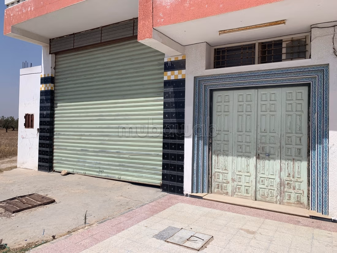Locaux commerciaux à vendre. Surface totale 900 m²