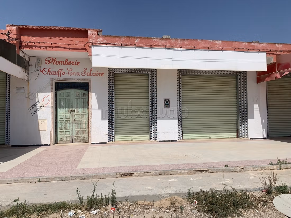 Locaux commerciaux à vendre. Surface totale 900 m²