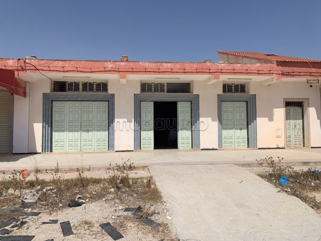 Locaux commerciaux à vendre. Surface totale 900 m²