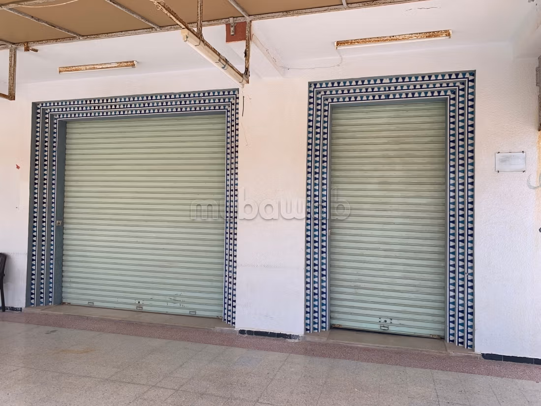 Locaux commerciaux à vendre. Surface totale 900 m²