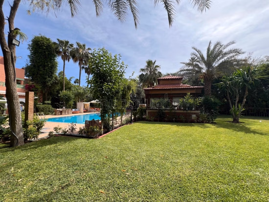 Belle villa 8 ch à vendre 
Palmeraie