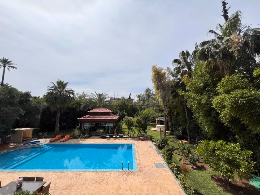 Belle villa 8 ch à vendre 
Palmeraie