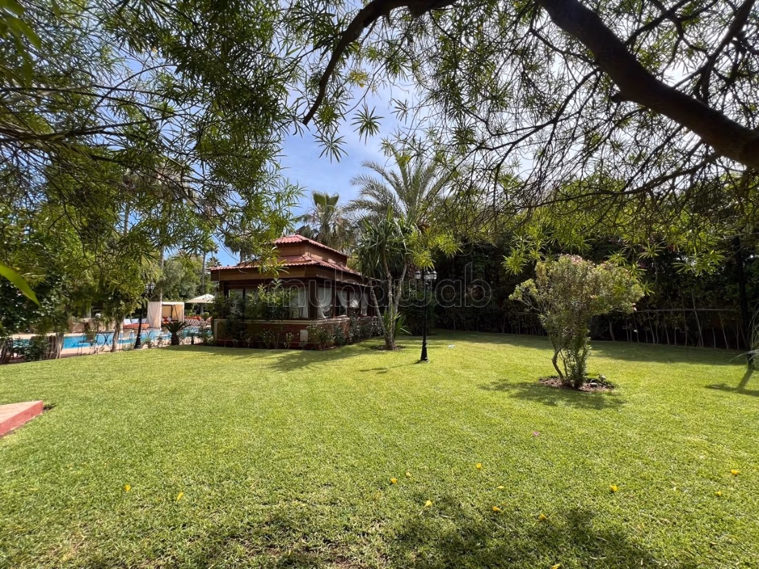 Belle villa 8 ch à vendre 
Palmeraie