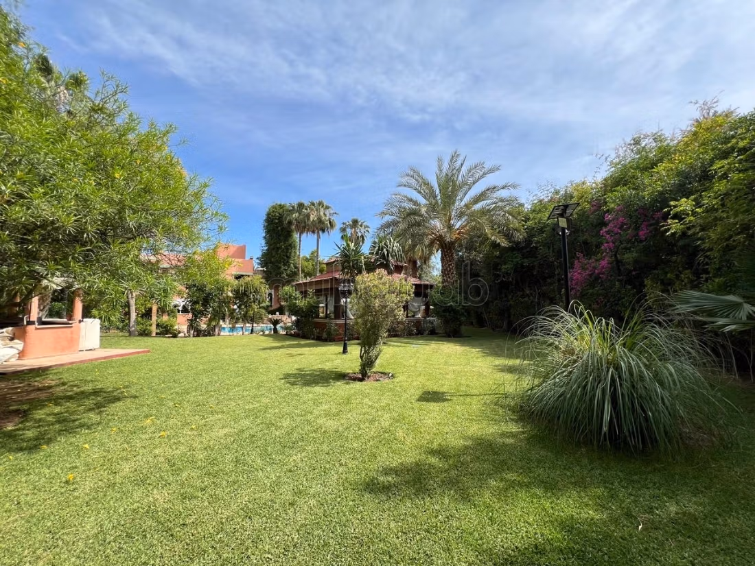 Belle villa 8 ch à vendre 
Palmeraie