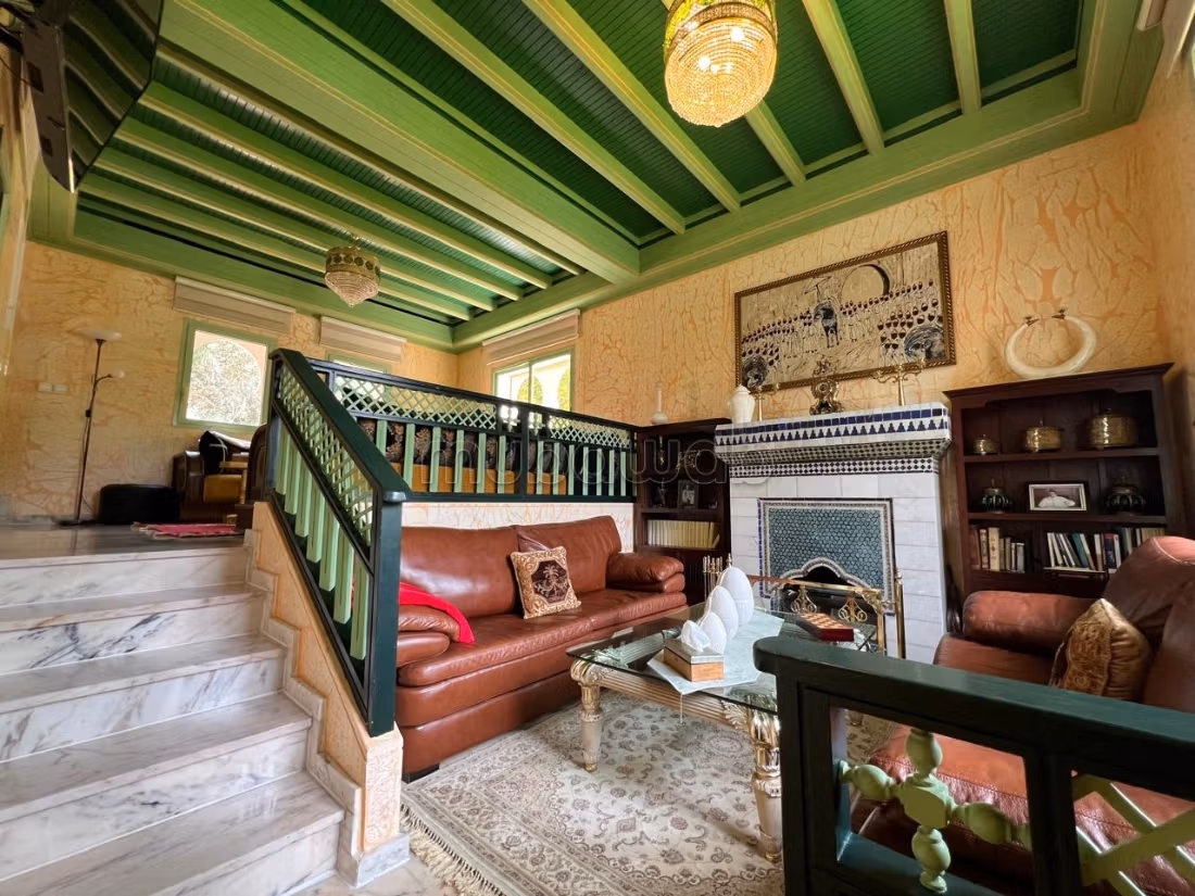 Belle villa 8 ch à vendre 
Palmeraie