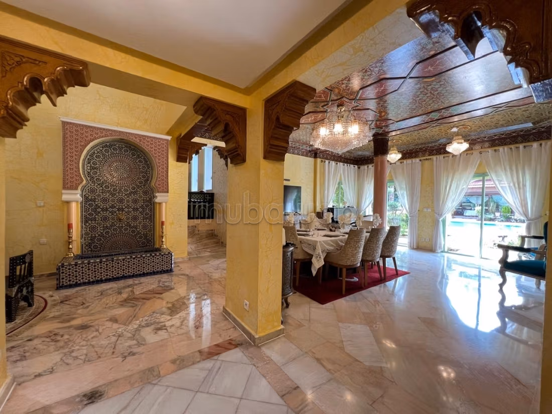 Belle villa 8 ch à vendre 
Palmeraie