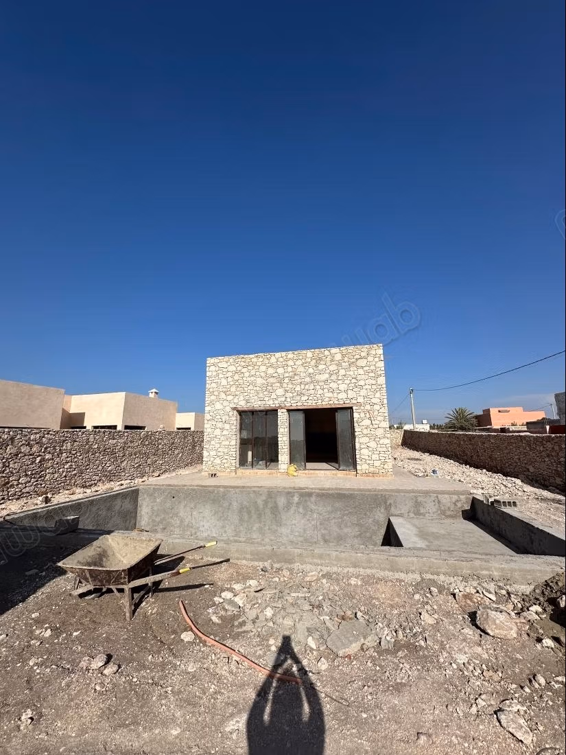 Villa met afwerking met zwembad en bungalow