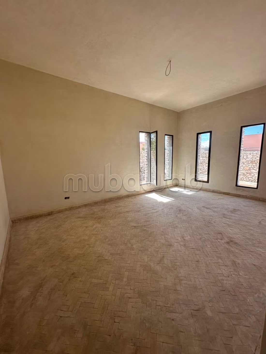 Villa en finition avec piscine et bungalow