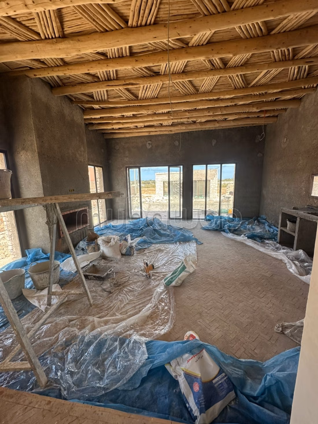 Villa en finition avec piscine et bungalow