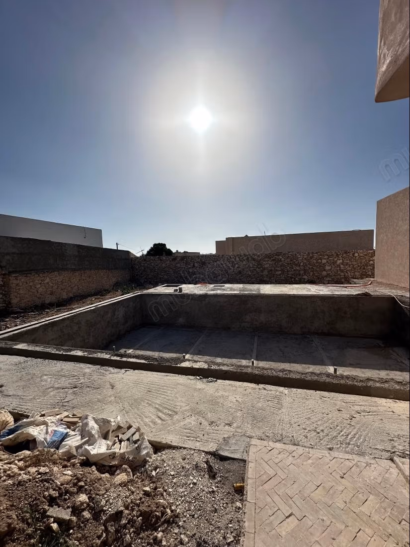Bright villa with pool in Ghazoua