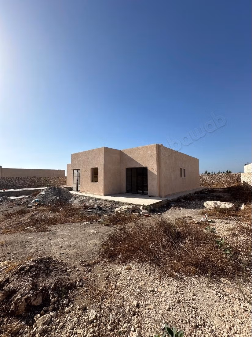 Bright villa with pool in Ghazoua