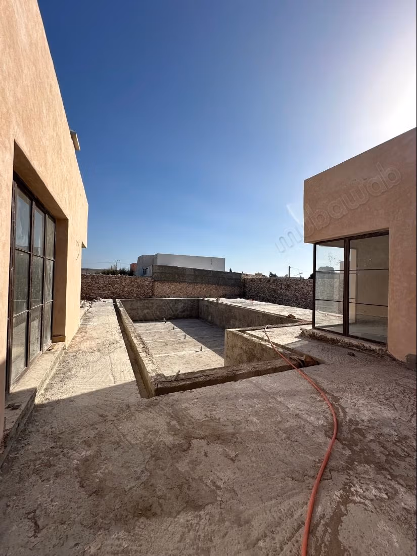 Bright villa with pool in Ghazoua