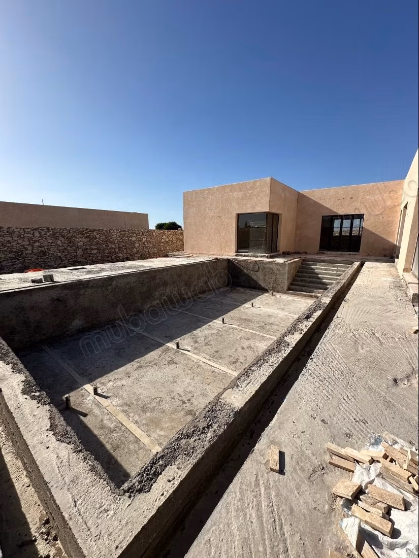 Bright villa with pool in Ghazoua