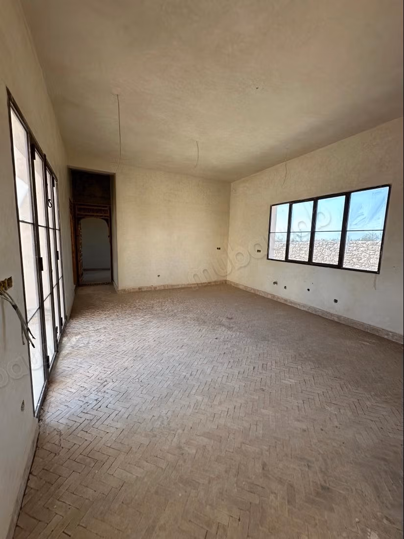 Bright villa with pool in Ghazoua