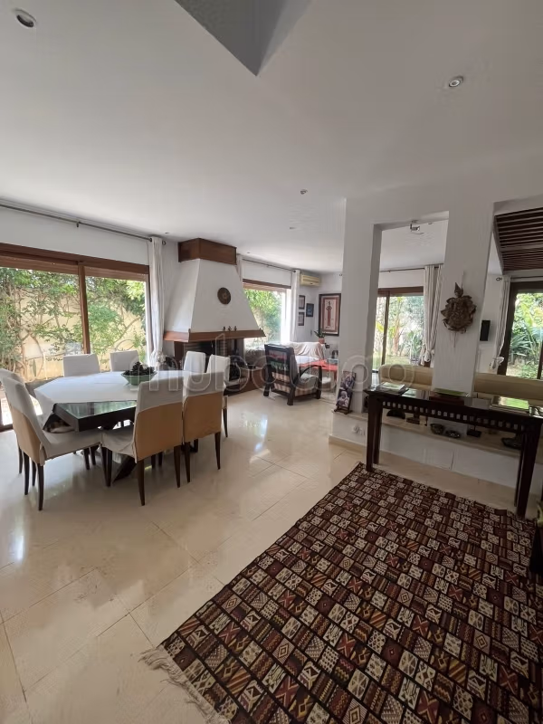 Authentic villa in Les Pins neighborhood