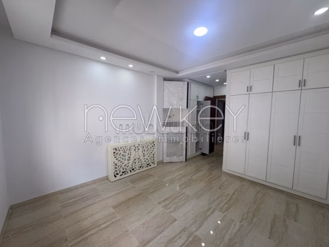 A vendre un s3 avec piscine à la Marsa