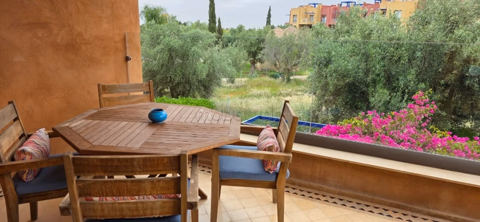 Appartamento moderno con terrazza in residenza sicura con piscina – Route de Casablanca, Marrakech
