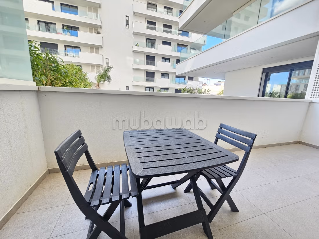 Ruime gemeubileerde studio met terras