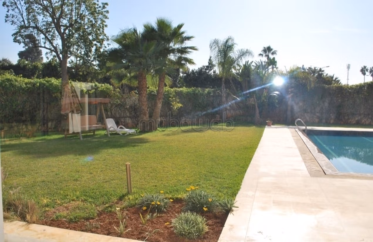 Splendide villa à vendre à Anfa Supérieur. 5 belles chambres. Fenêtres en double vitrage et vue mer
