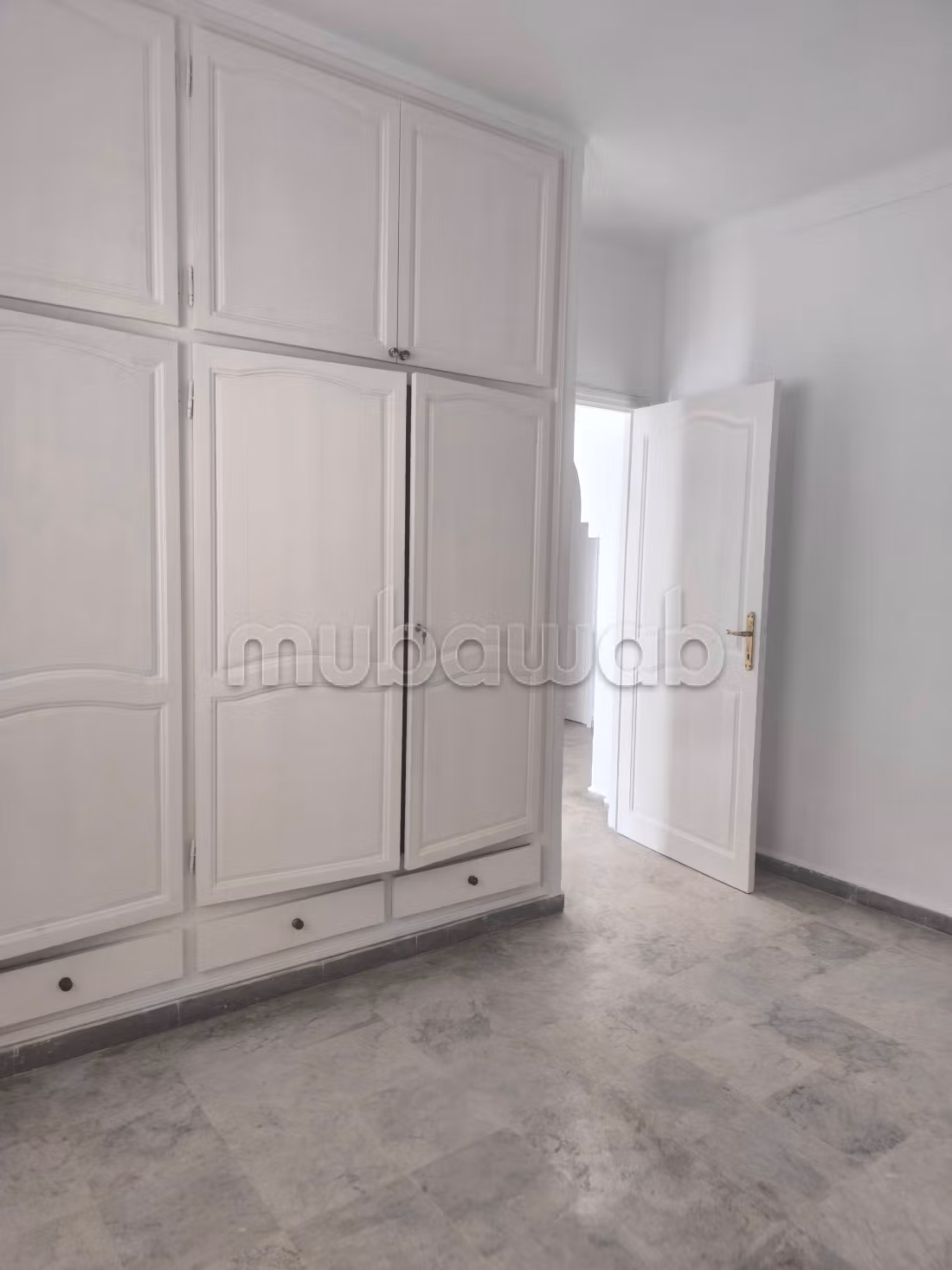 Superb house for rent in Cité El Moustakbal Sidi Daoud. 3 beautiful bedrooms. Concierge service, air conditioning