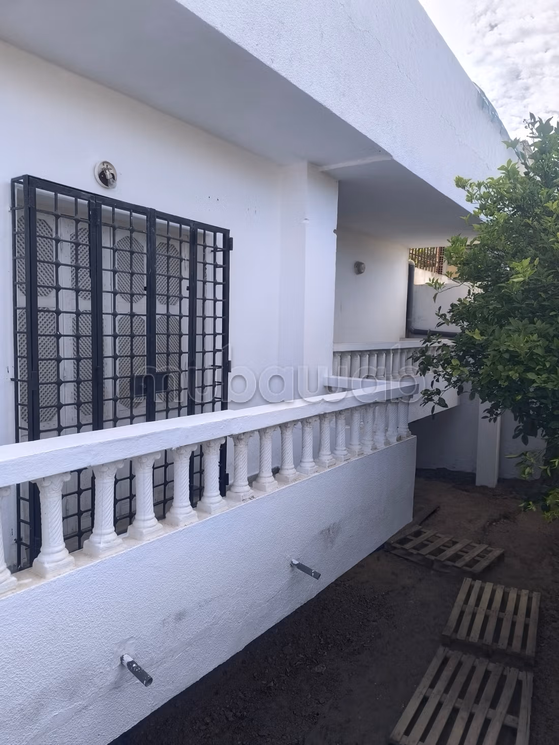 Superb house for rent in Cité El Moustakbal Sidi Daoud. 3 beautiful bedrooms. Concierge service, air conditioning
