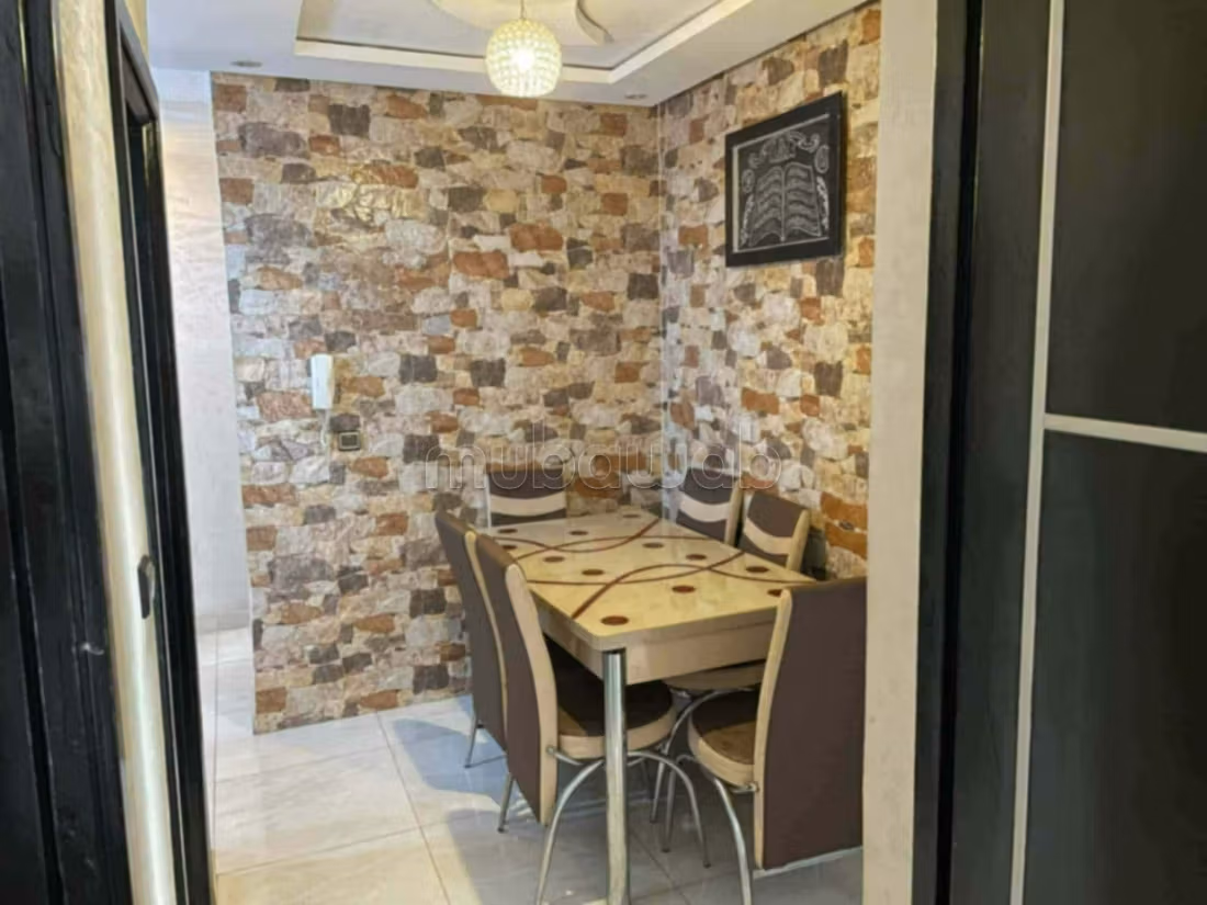 Location d'un appartement dans le quartier de la Paix. 3 pièces. Meublé pour les familles — 3