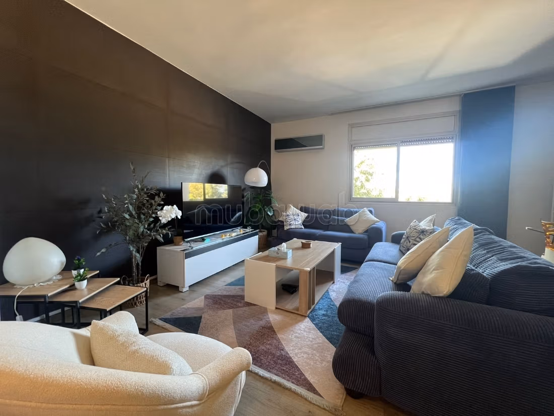 Louez cet appartement à Riyad.
3 pièces confortables.
Meublé — 3