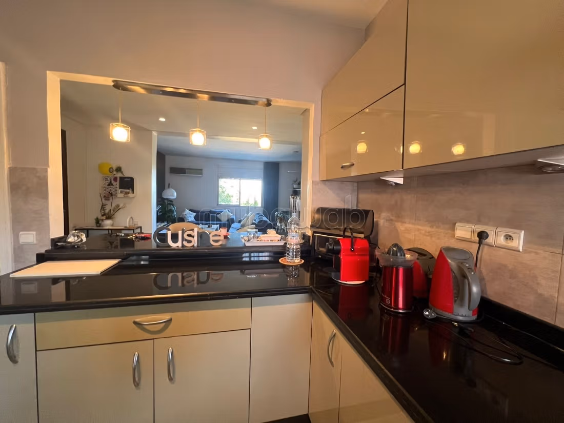 Louez cet appartement à Riyad.
3 pièces confortables.
Meublé — 6