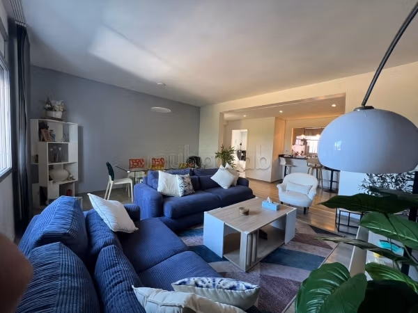 Louez cet appartement à Riyad. 
3 pièces confortables. 
Meublé