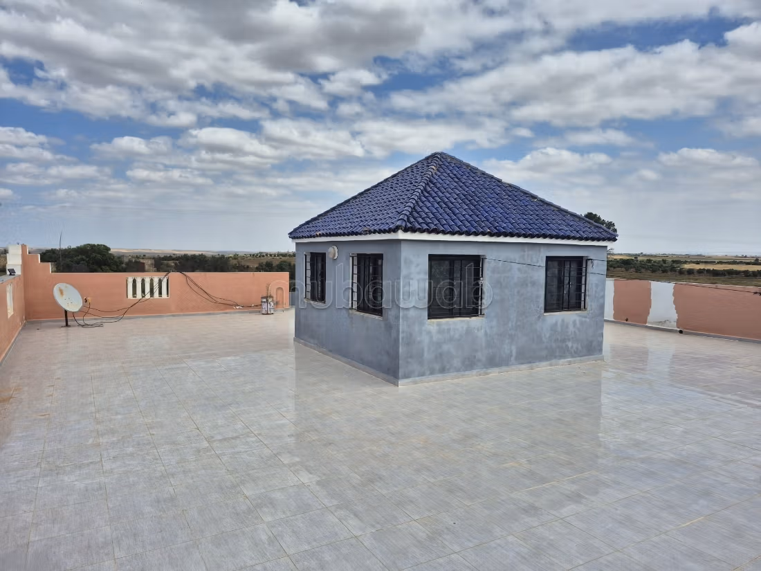 Luxueus huis te koop in Khatazakane. 4 kamers. Airconditioning en openhaard