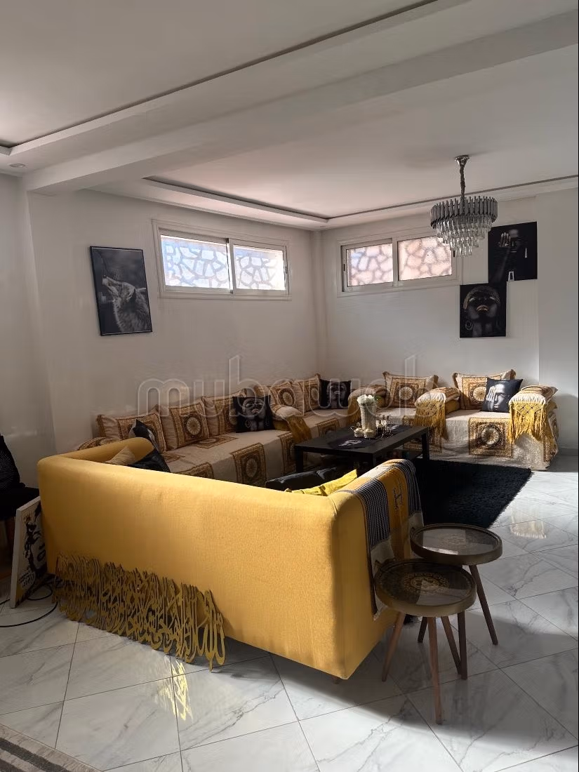 Villa angolare in via Al-Darwa Badr Al-Khayr con tre facciate