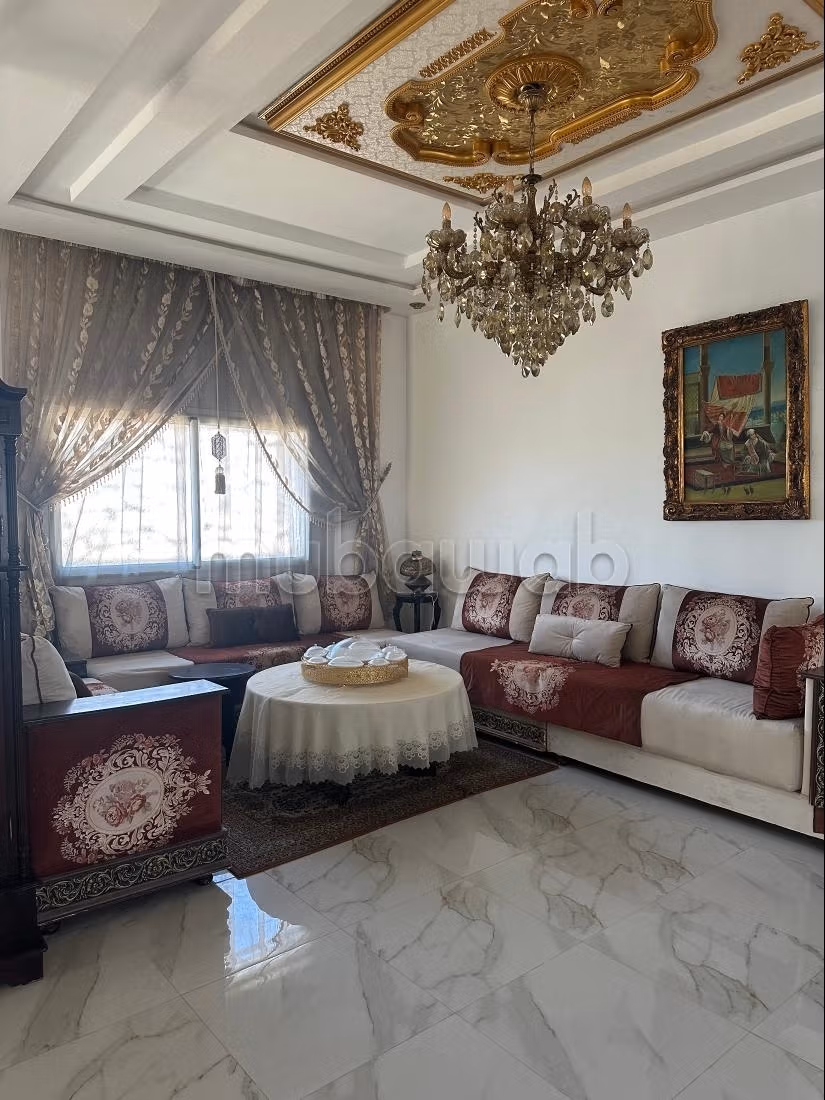 Villa angolare in via Al-Darwa Badr Al-Khayr con tre facciate