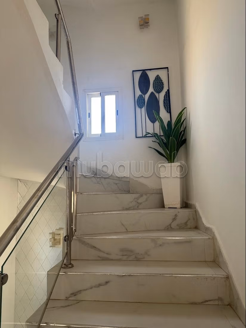 Villa angolare in via Al-Darwa Badr Al-Khayr con tre facciate