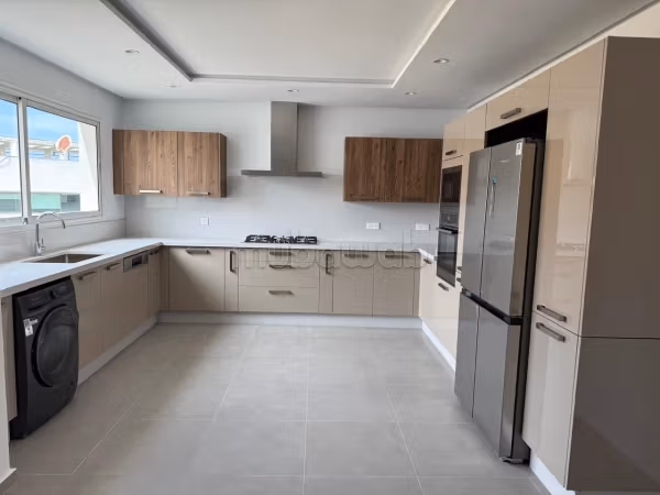 Appartement a la location vide a racine 
17000dh