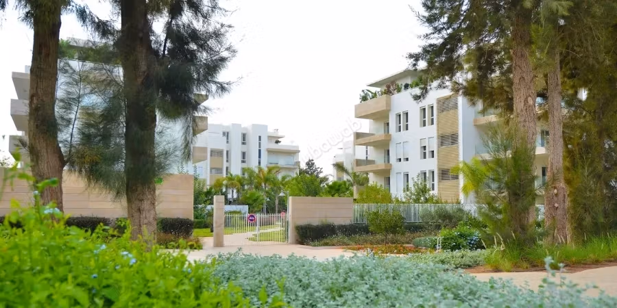 Red Garden Apartment for rent – The Orange Tree,
