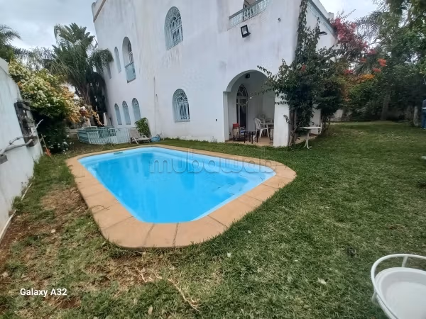 Vente villa de luxe à Laymoune.
Superficie 600 m².
Meublé