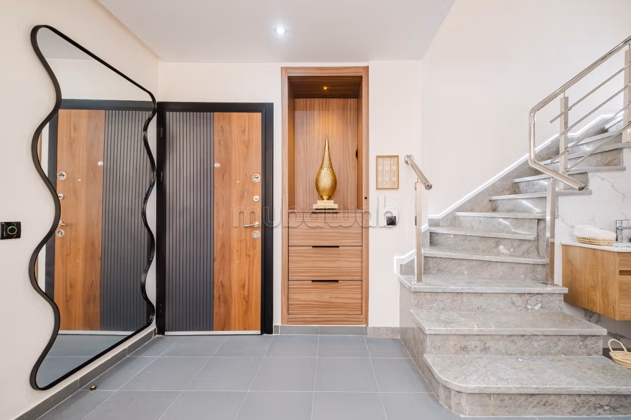 Duplex de 3 chambres de 110 m² près de l'aéroport et du centre — 3