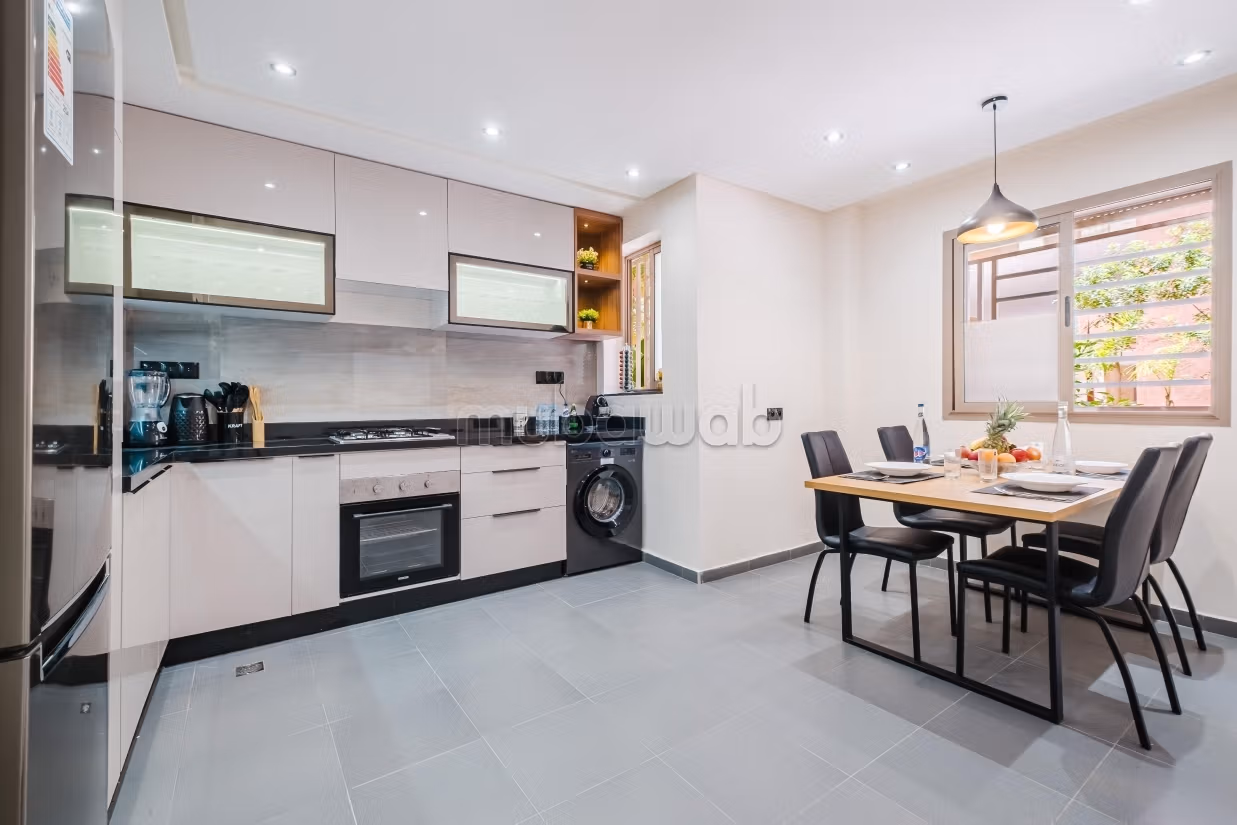 Duplex de 3 chambres de 110 m² près de l'aéroport et du centre — 4