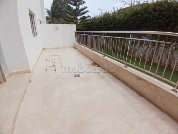 Te huur: appartementen in Riyad. 6 Ruimtes. Met terras en lift