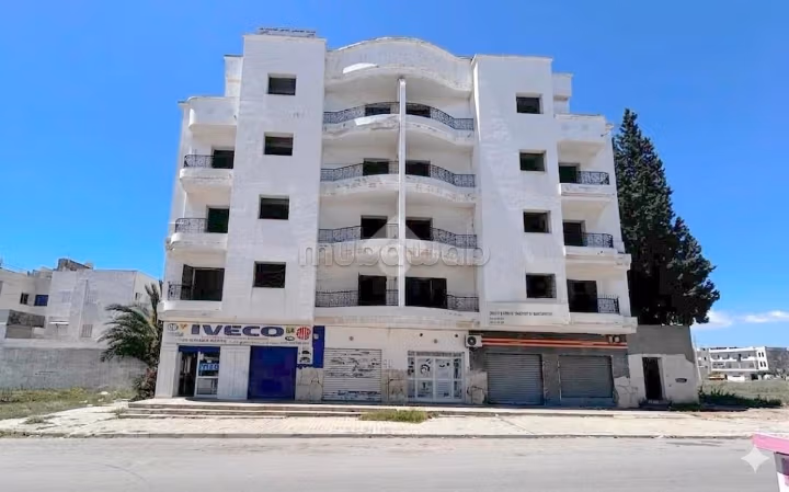 Maison de haut standing à vendre à Bouhssina. 73 chambres. Résidence avec concierge