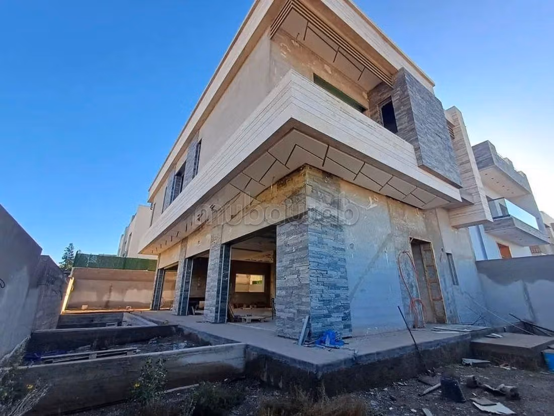 Half afgewerkte villa te koop - Ourikaweg