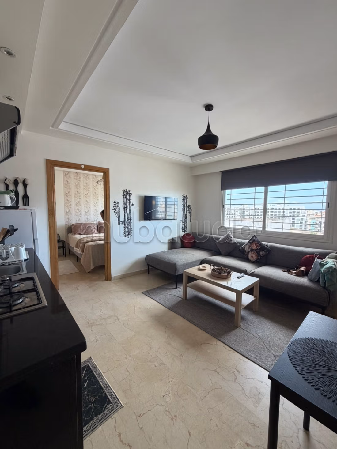 Appartement en location à Bourgogne Est. 
1 belle chambre. 
Meublé